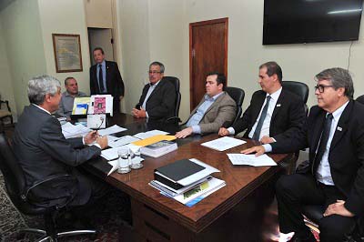 26-03-Presidente do TJGO recebe visita do prefeito Gustavo Mendanha