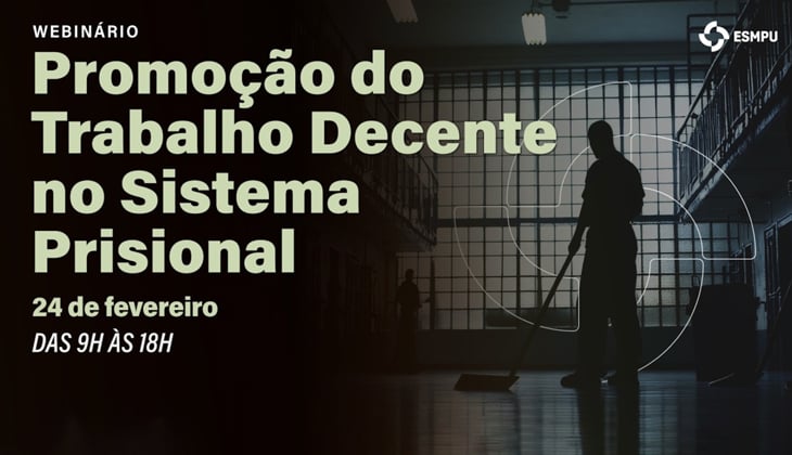 Banner de divulgação de um webinário. À esquerda, sobre fundo escuro em tons de preto e marrom, está o texto em letras grandes e claras: “WEBINÁRIO – Promoção do Trabalho Decente no Sistema Prisional”. Abaixo, em destaque menor, lê-se: “24 de fevereiro – das 9h às 18h”.  À direita, há a imagem de um corredor de presídio com grades nas laterais e ao fundo. A cena é iluminada por luz natural que entra pelas janelas gradeadas. Em primeiro plano, aparece a silhueta de um homem segurando um rodo, aparentemente limpando o chão. A figura está em sombra, sem detalhes faciais visíveis.  No canto superior direito está a logomarca da ESMPU. A composição geral utiliza contraste entre luz e sombra, reforçando o ambiente prisional e o tema do trabalho no sistema carcerário.