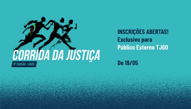 Card digital com fundo em degradê azul-turquesa, mais claro na parte superior e mais escuro na inferior, com efeito granulado na base. À esquerda, há a ilustração estilizada de três corredores em movimento, na cor preta, simbolizando uma corrida. Abaixo da imagem, está escrito em letras grandes e brancas: “Corrida da Justiça”. Em um retângulo azul-escuro, aparece a informação “5ª edição – 2026”. À direita, em letras azul-escuras e brancas, lê-se: “Inscrições abertas! Exclusivo para Público Externo TJGO. De 19/05”.