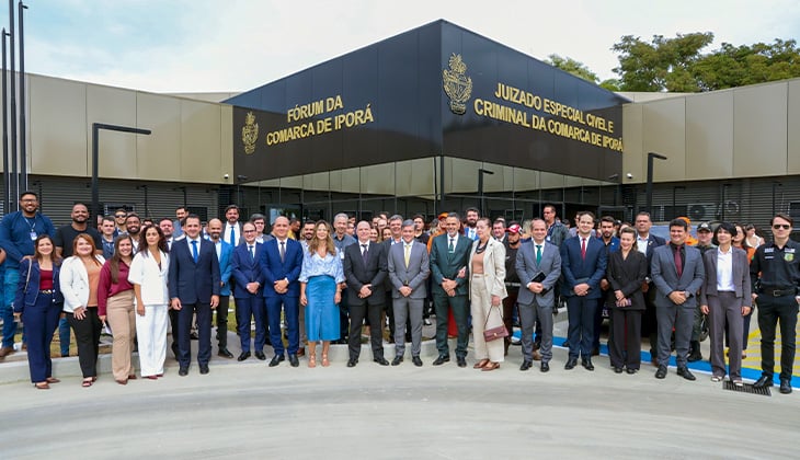 Presidente Leandro Crispim entrega revitalização do fórum de Iporá e inaugura Cantinho da Primeira Infância; obra é 49ª da atual gestão