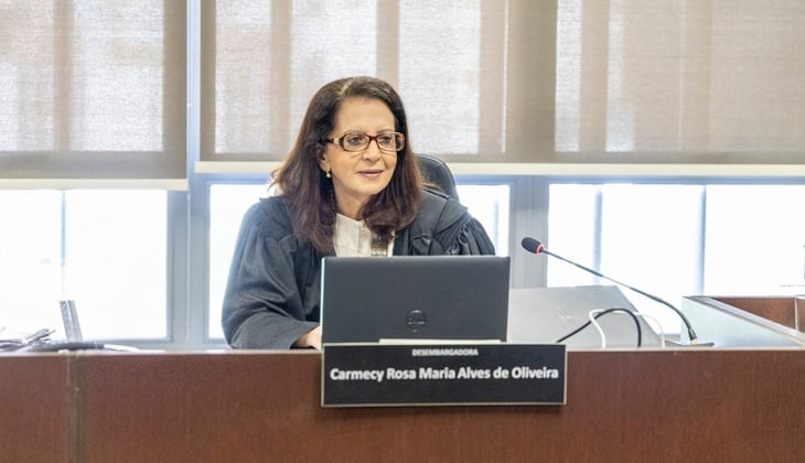 Desembargadora Carmecy Rosa se aposenta voluntariamente e recebe homenagens em última sessão na 3ª Câmara Criminal