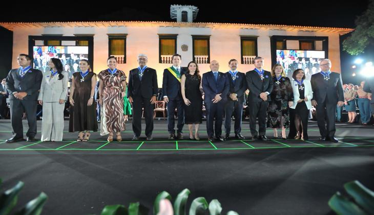 Presidente Leandro Crispim prestigia entrega da Ordem do Mérito Anhanguera nas celebrações dos 299 anos da cidade de Goiás; magistrados do TJGO são homenageados