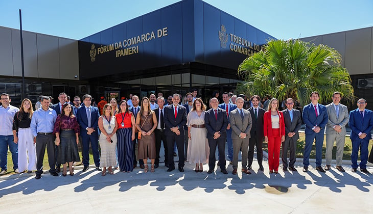 Presidente Leandro Crispim entrega a revitalização do fórum de Ipameri; obra representa a 56ª entregue no biênio 2025-2027