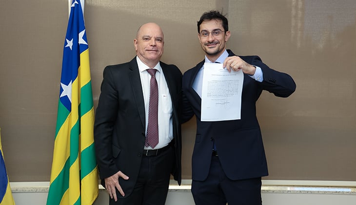 Presidente Leandro Crispim empossa o juiz Mathews Francisco do Amaral no TJGO, após permuta entre magistrados de três estados