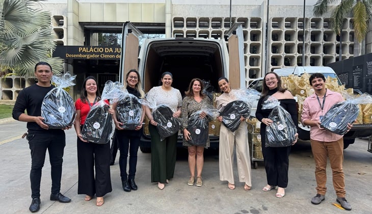 Judiciário Solidário: TJGO faz entrega oficial de kits escolares e de higiene feminina a serem doados em Teresina de Goiás