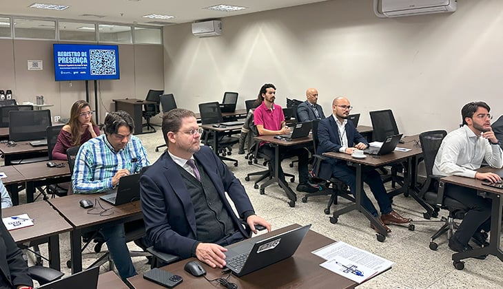 TCE-GO adota modelo de capacitação inspirado na Ejug para ampliar uso de ferramenta de inteligência artificial pelos seus servidores