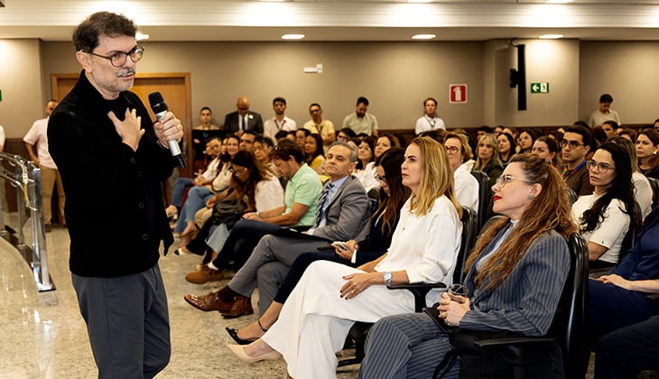 Rossandro Klinjey aborda saúde mental e valorização da vida em palestra no TJGO